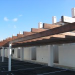 Instalación de postes acabados con Lasur Palisandro