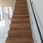 Instalación de escaleras de madera de roble